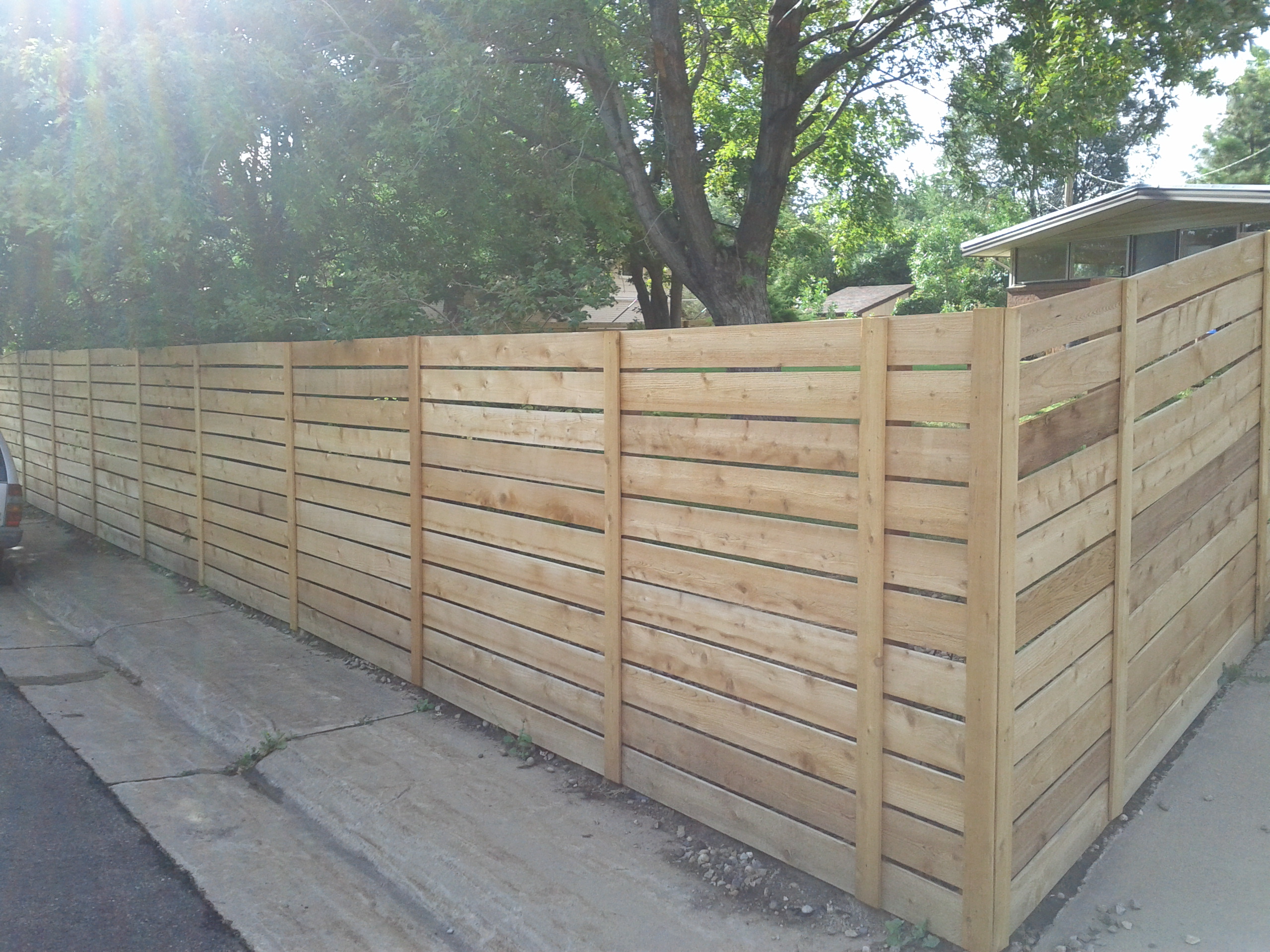 horizontal-wood-fence-with-pickets-l-35c6105e543e8fc1
